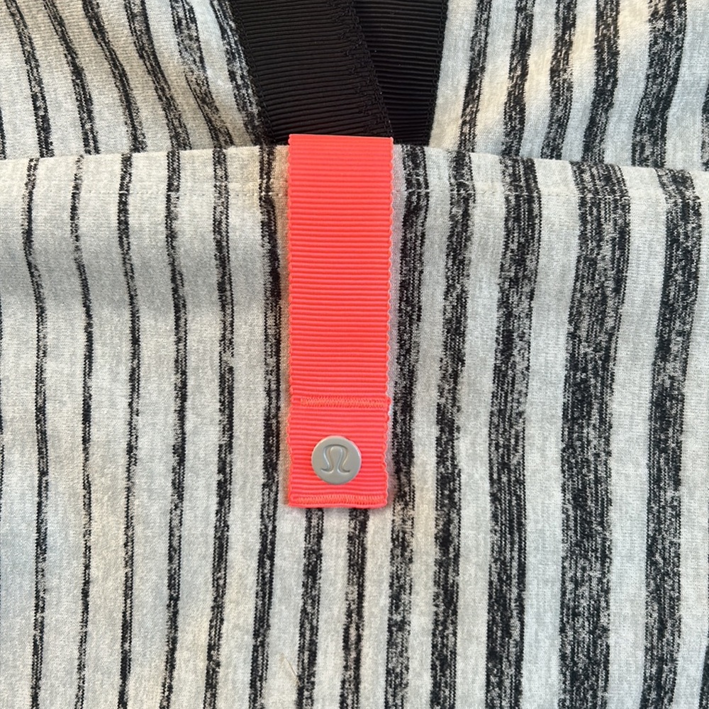 Lululemon Vinyasa Scarf in Black & White, OS